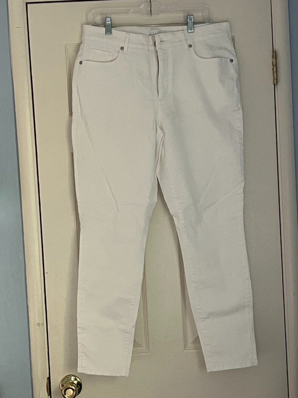 NWT LOFT White Curvy Skinny Jeans